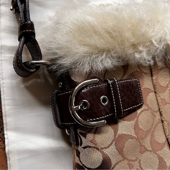 Coach Signature C Bag with Shearling Trim and Key Card Holder - Picture 14 of 16